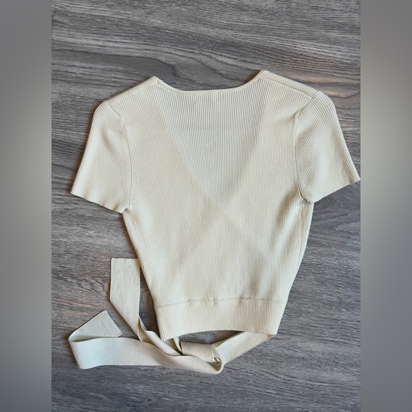 ‘Little Moon’ top from Aritizia! - Picture 2 of 3